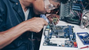 Преимущества профессионального ремонта компьютеров